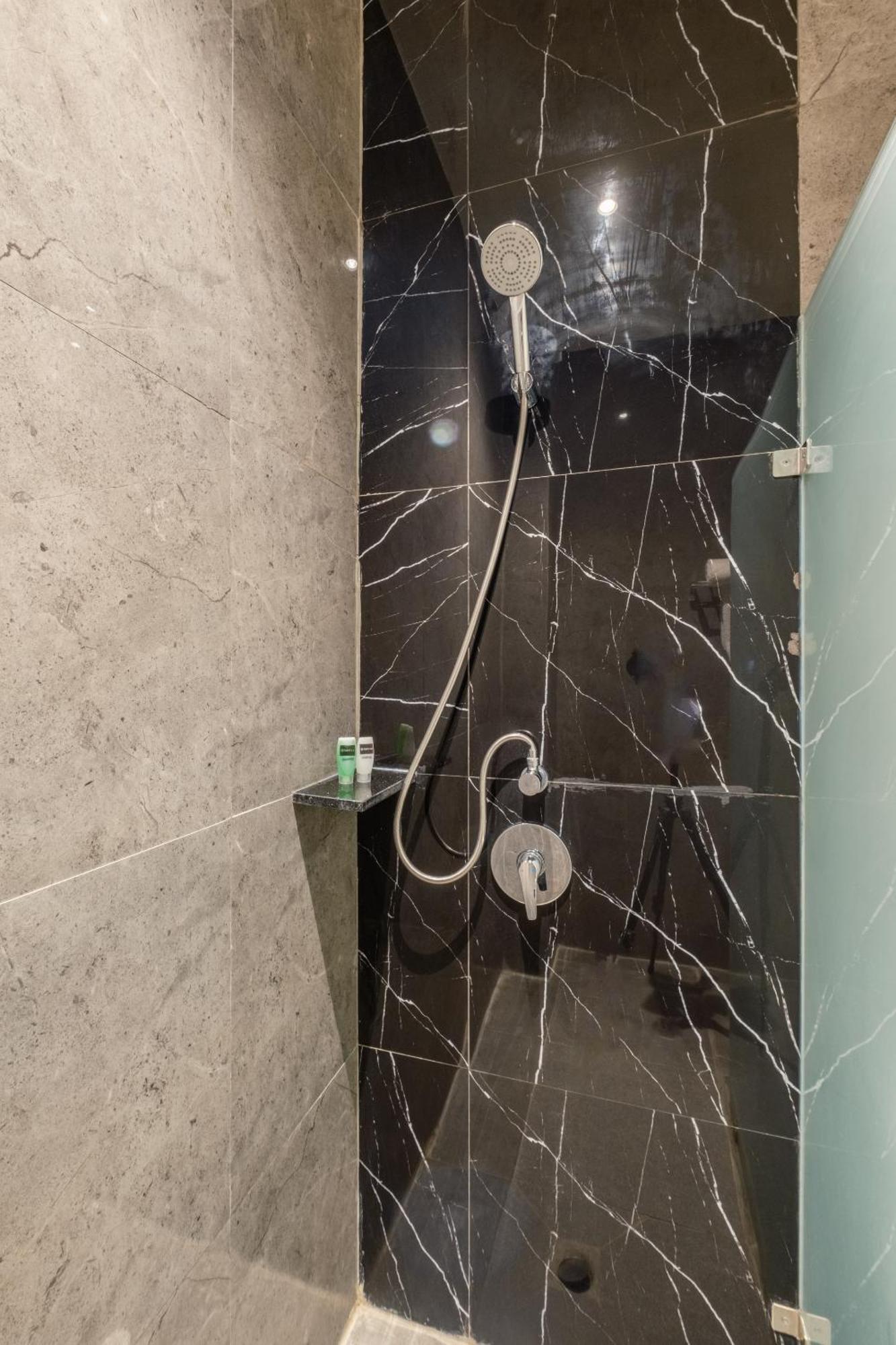 לבואן באג'ו Dejavu 2.0 Hotel Bajo Komodo מראה חיצוני תמונה